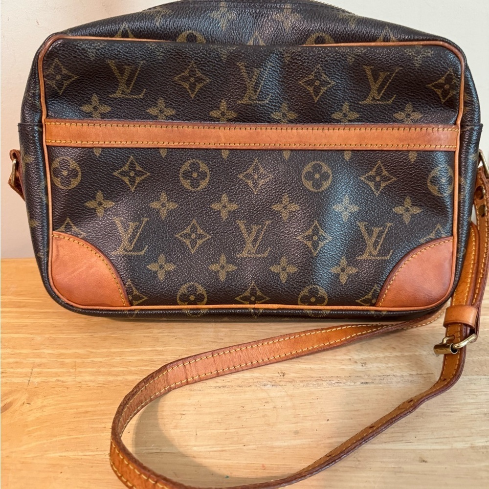 Louis Vuitton Trocadero 26 Monogram Brown Crossbody Bag